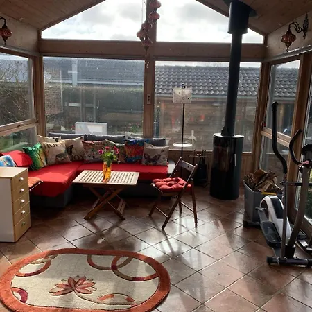 Spacious Quiet Near *