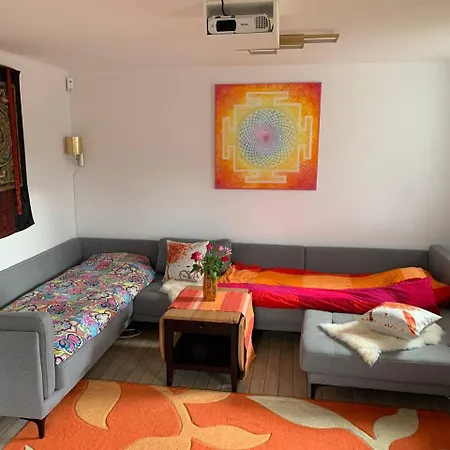 Spacious Quiet Near *