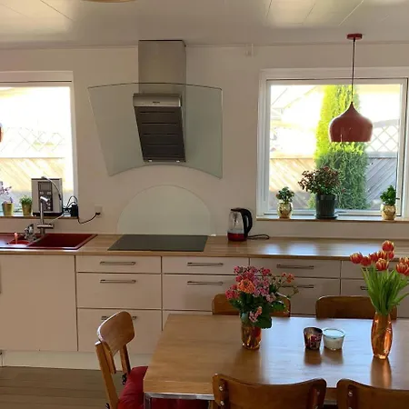 Villa Spacious Quiet Near