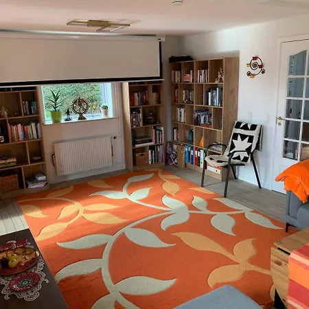 Spacious Quiet Near *
